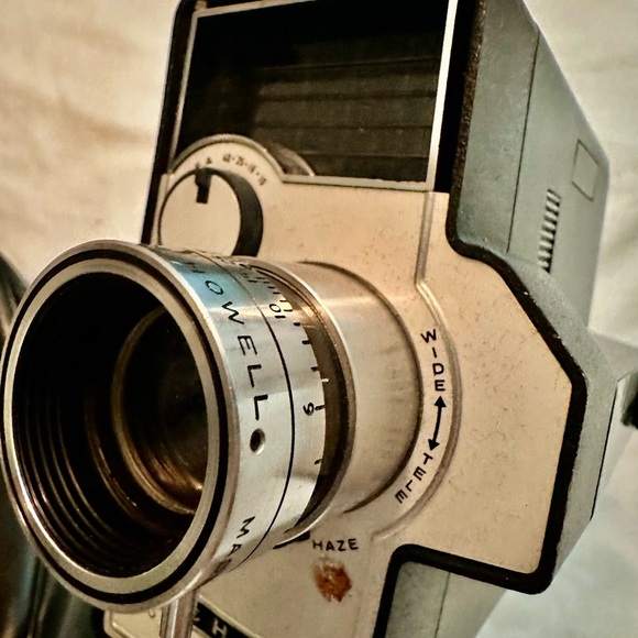 Vintage Bell & Howell Autoload Cartridge Movie Camera w Original Brochure. - Picture 8 of 14